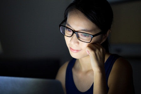 ¿Cuándo Usar Gafas de Descanso? - Gato con Gafas